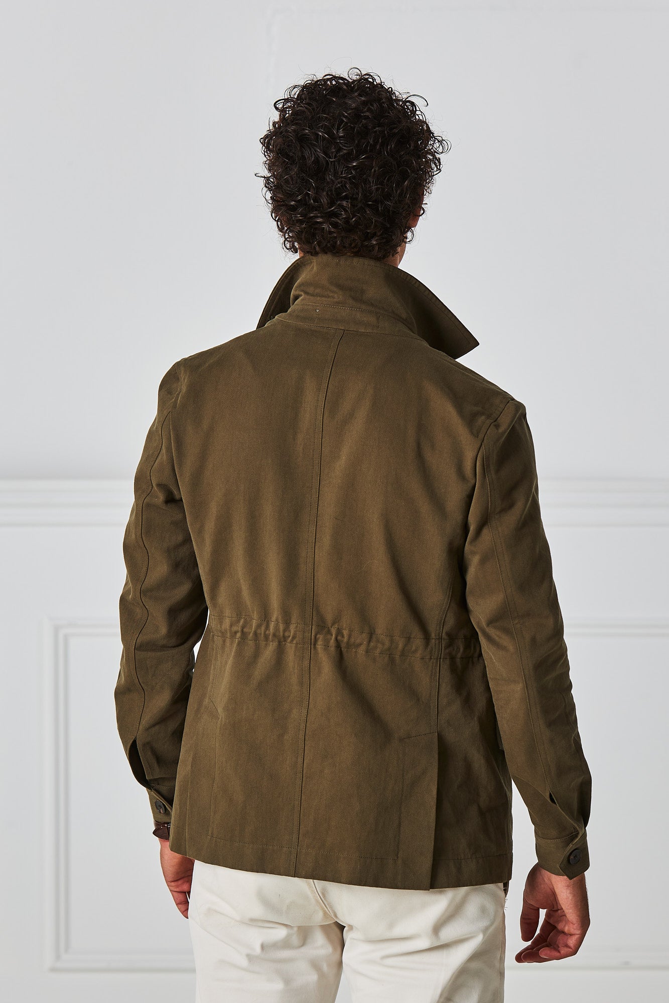 jakke der kan spændes ind i livet