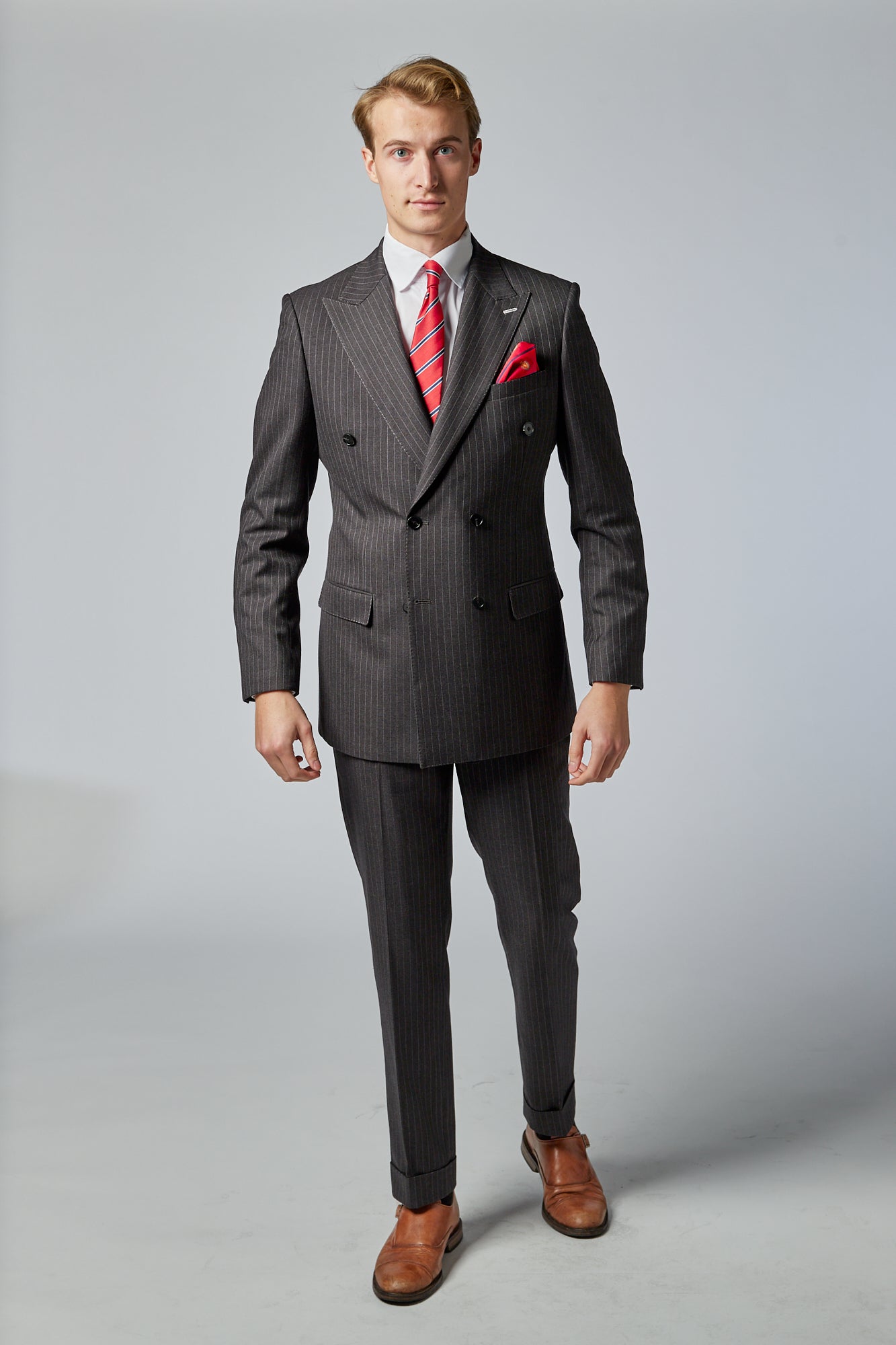 grå habit i pinstripe